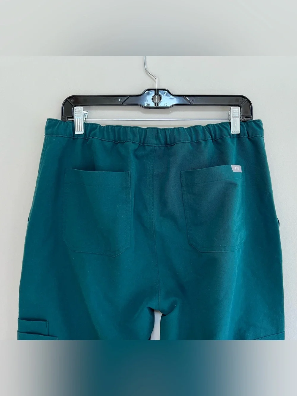 FIGS Men’s Cairo Cargo Straight Leg Scrub Pant in Forest Green (PO# 3872), M/S